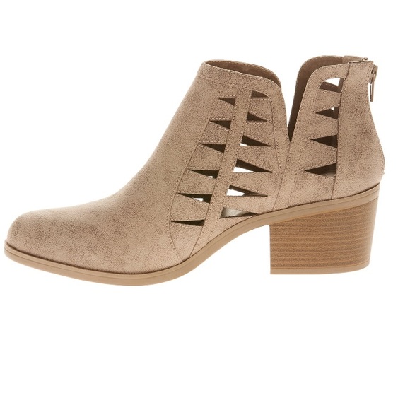 Time and Tru women’s 6.5 ankle boots closed‎ tie back zip 2” block heel cut out - Picture 1 of 10